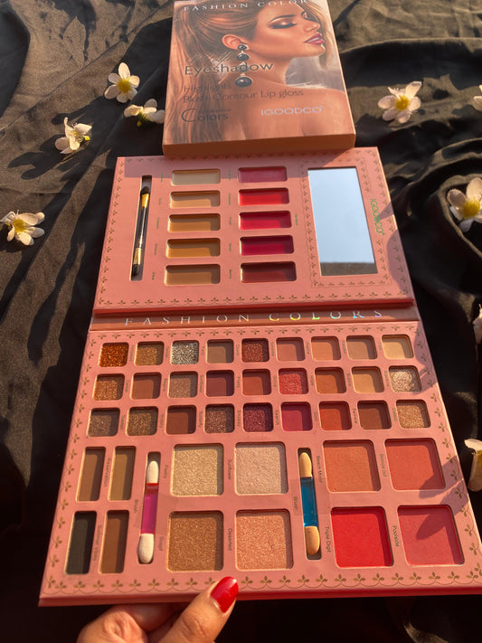 Matte eyeshadow highlights blush contour lipgloss