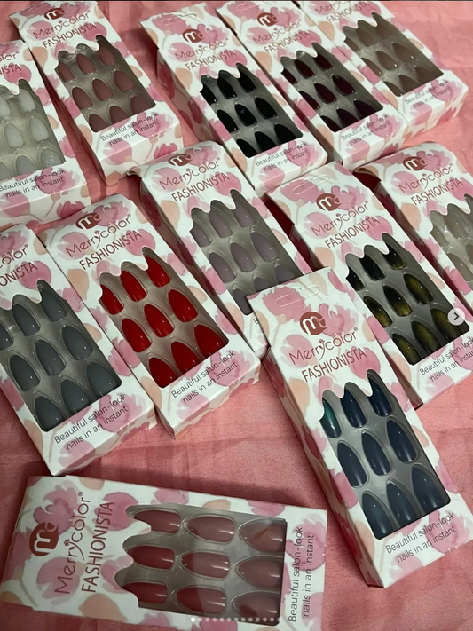 Merry color nails ( bundle of 6 sets )